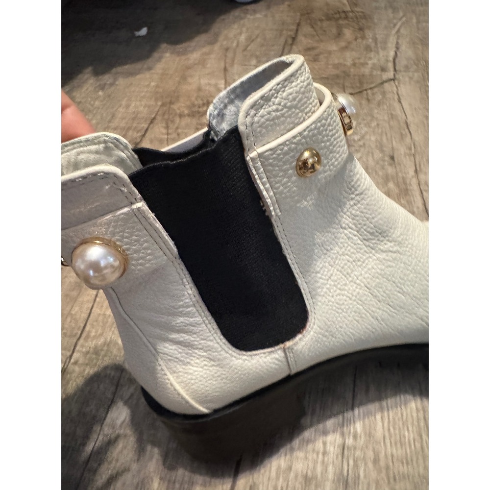 Karl Lagerfeld Paris Pola White Leather Pearl Embellished Chelsea Boots Size 7M - Picture 3 of 8